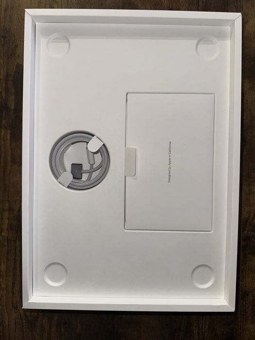 Macbook air M2 256GB full box cu factura si garantie