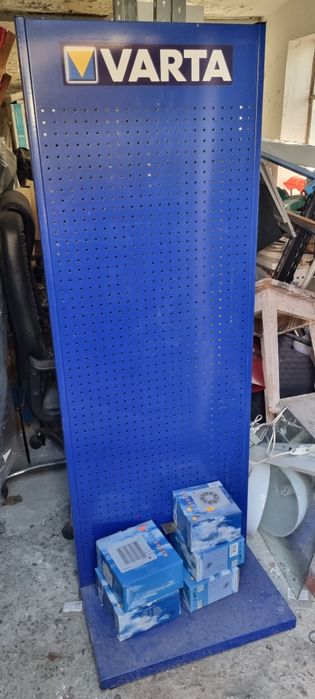 Stand metalic cu carlige