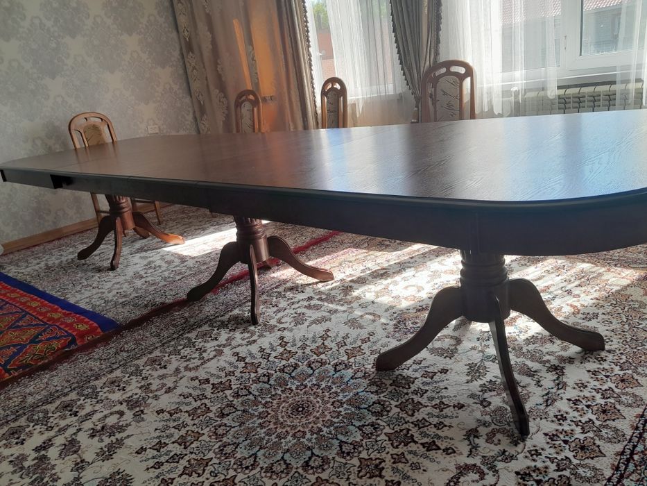 Продам стол гостиной