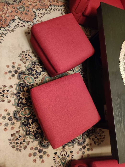 Холна гарнитура със секция и холна маса