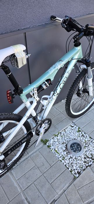 Скот с 2 амортисьора. Нов 26ц.L разм.