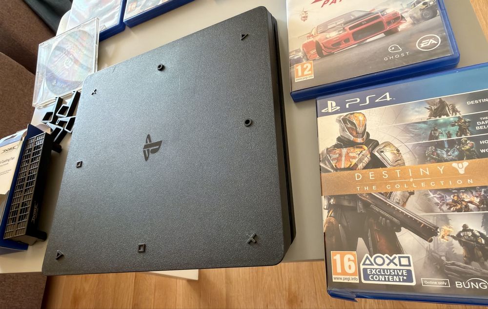 PlayStation 4 Slim 1TB