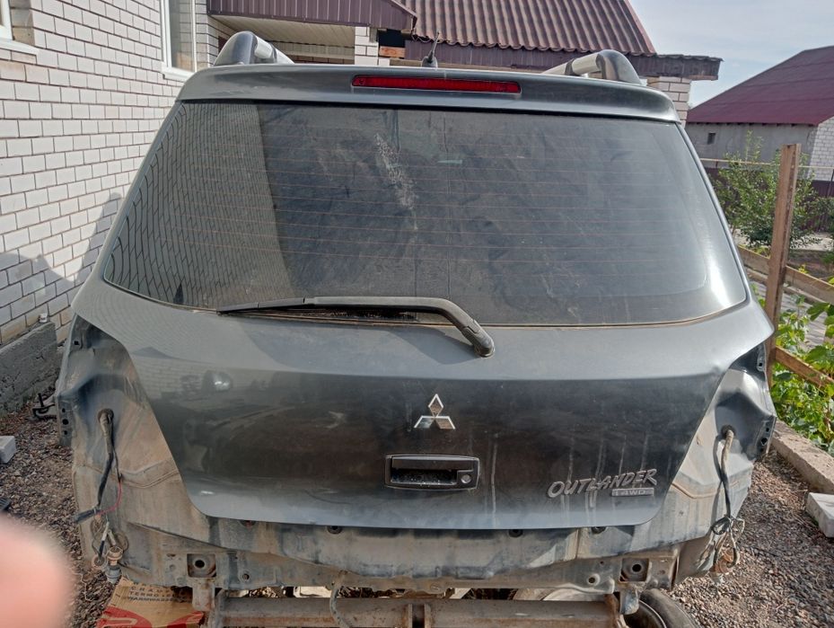 Дверь багажника,
