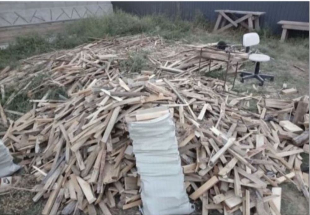 Дрова в мешках.