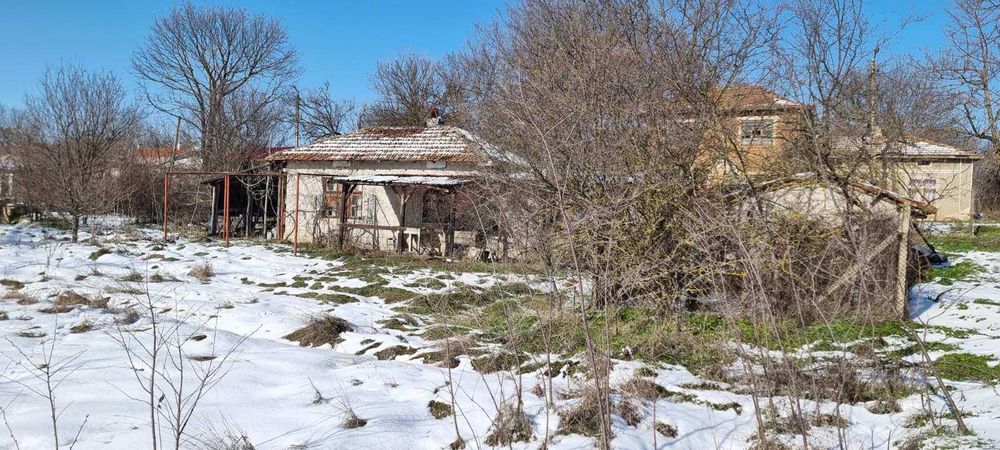 1858-Продава се едноетажна тухлена къща в село Черковна!