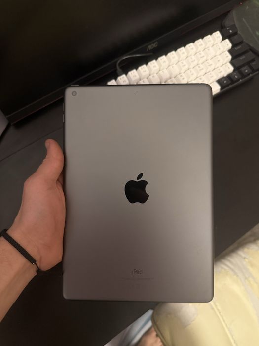 Ipad generiatia a 9-a cu dimensiunea de 10.2 inch