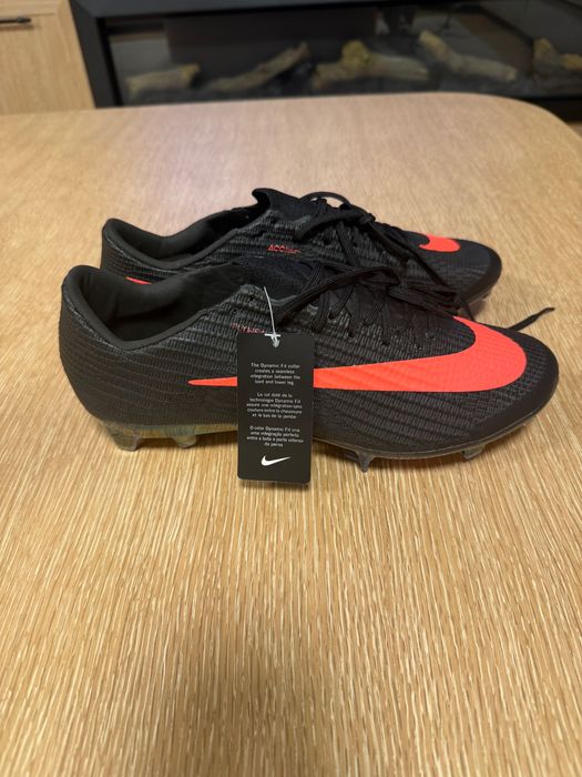 Професионални футболни обувки