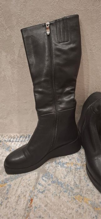 Продам зимние кожанные сапоги