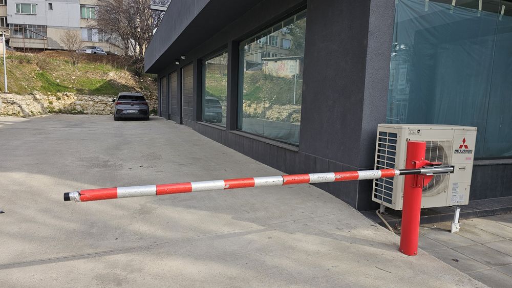 Дава се под наем Гараж / Паркомясто в Плевен, Идеален център - 40 кв.м за 153 € - Снимка #1