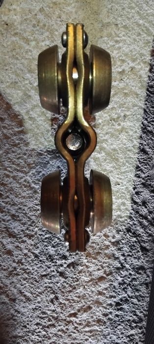 Висящи ролки за плъзгащи врати