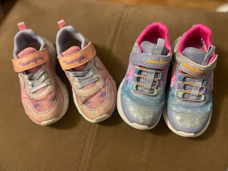 Детски светещи обувки на Skechers