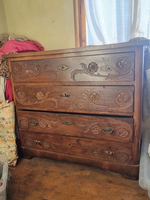 Дървен стринен скрин