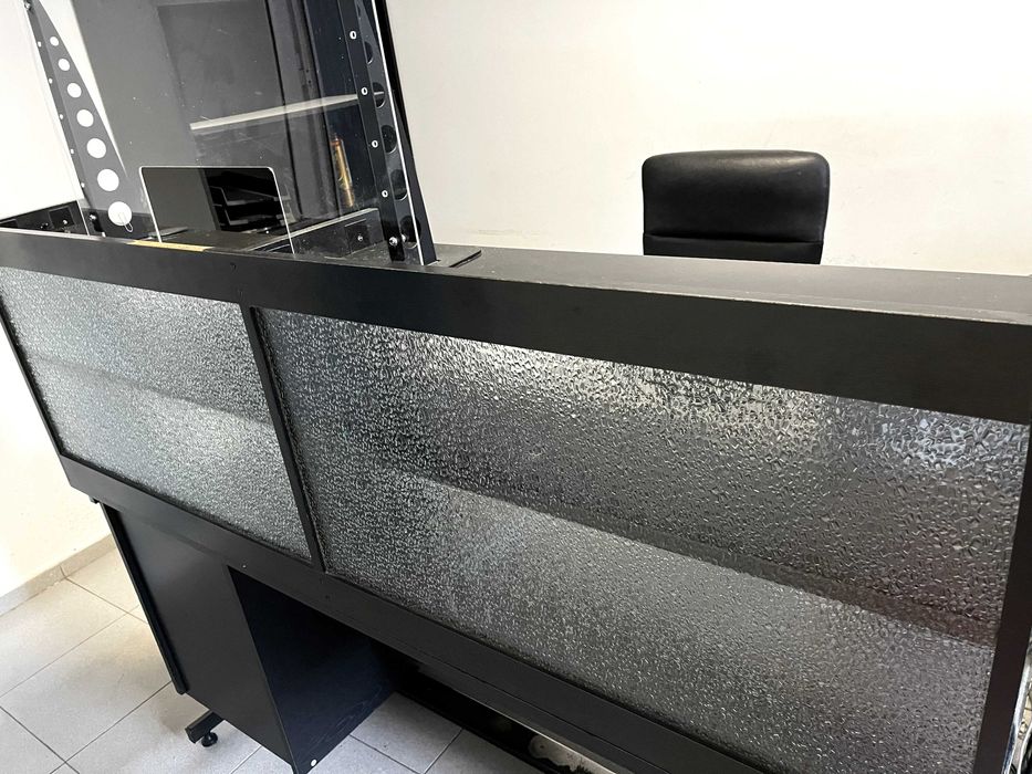 Офис бюро за каса или рецепция с касово чекмедже + контейнер и подарък