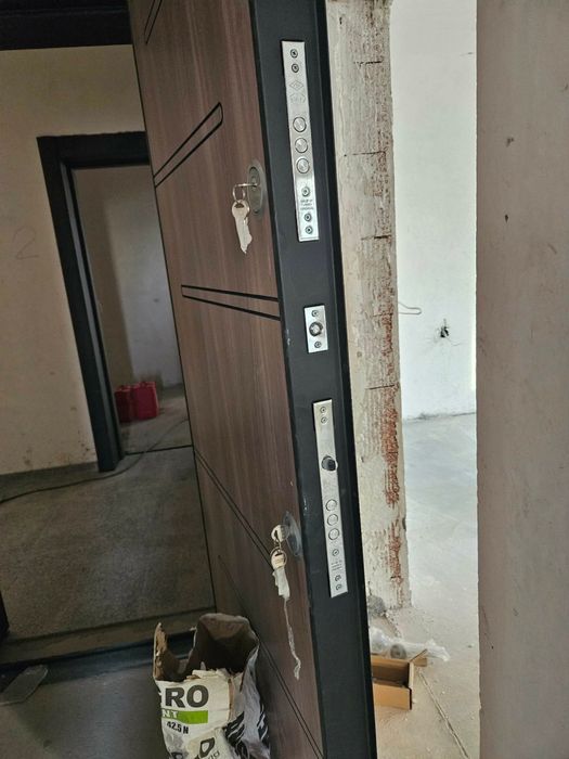 Чисто нова врата 90х200