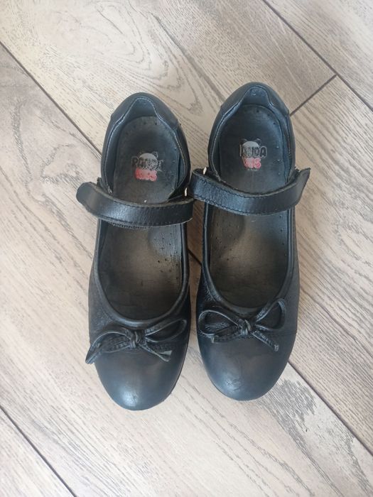 Продам туфли школьные 33 р.