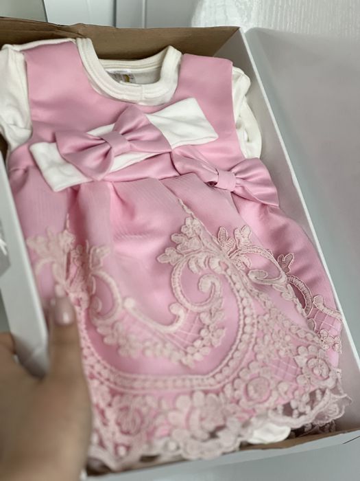 Комплекты на выписку для новорожденных девочек