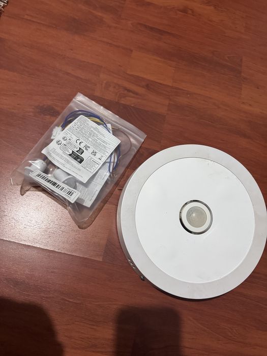 Plafoniera cu senzor de miscare