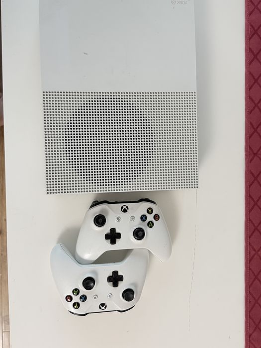 Xbox one s +2 manete si 2 jocuri