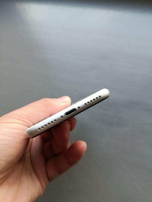 Iphone SE 2020 белый 128gb