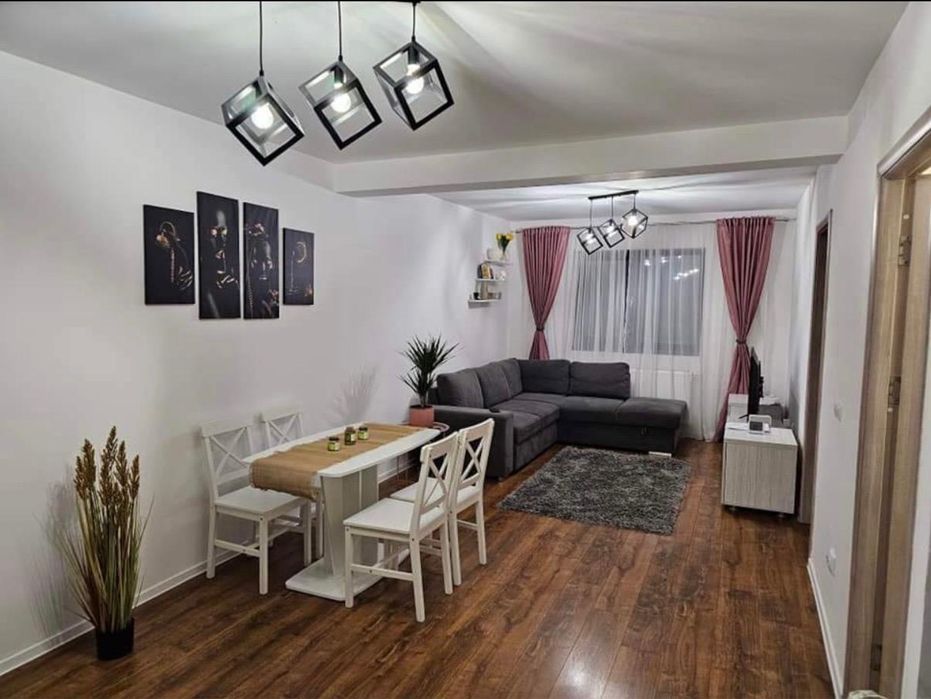 Proprietar. Casa de inchiriat, 90mp, 3 camere, 2 bai, loc de parcare, curte