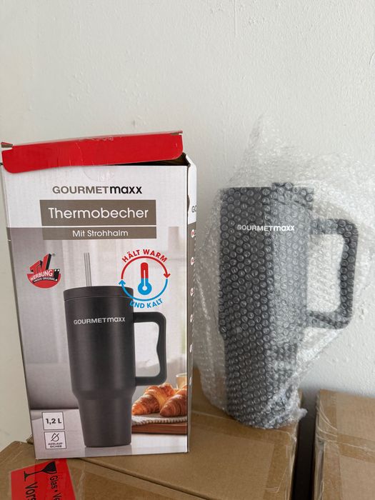 Термо чаша 1.2 литра в черен и бял вариант