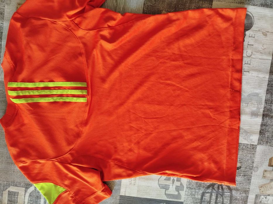 Къси гащи и тенисни adidas