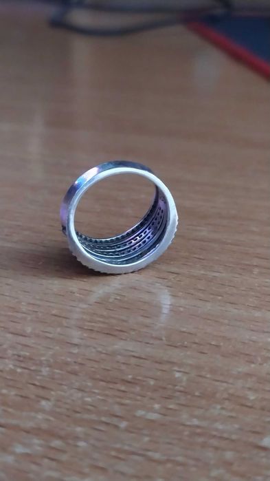 Продам серебряное кольцо 925 пробы