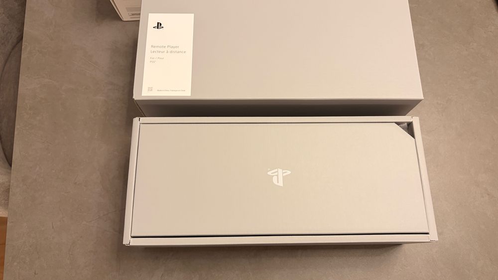 Чисто нов PlayStation Portal + подаръци