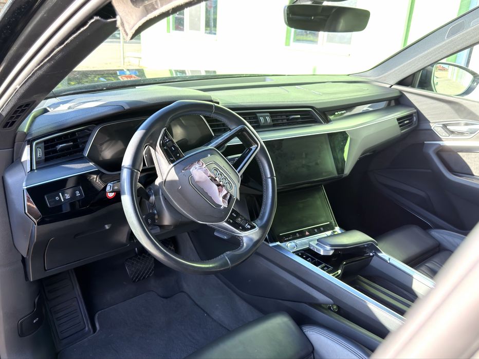 AUDI E - TRON 55 QUATTRO На Части