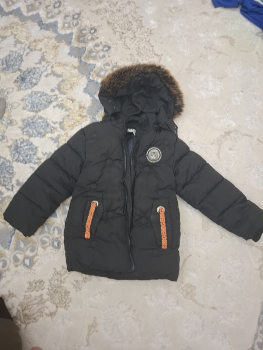 Bolalar qishki kurtkasi,ichi xalafayder,holati yaxshi ,issiqina