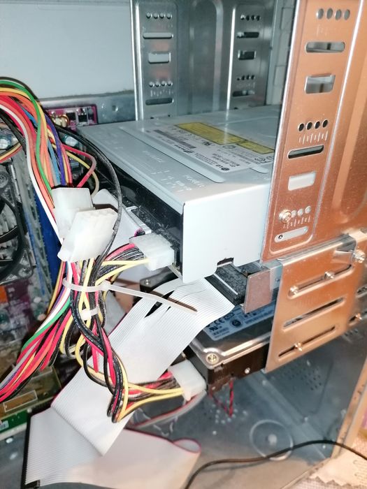 Частичен набор от компютър за Windows 98/XP