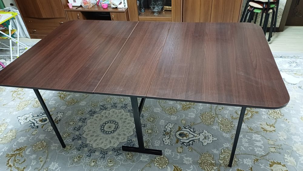 Продается стол книжка б/у