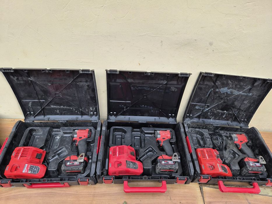 Mașină de insurubat cu impact Milwaukee M18  FID3