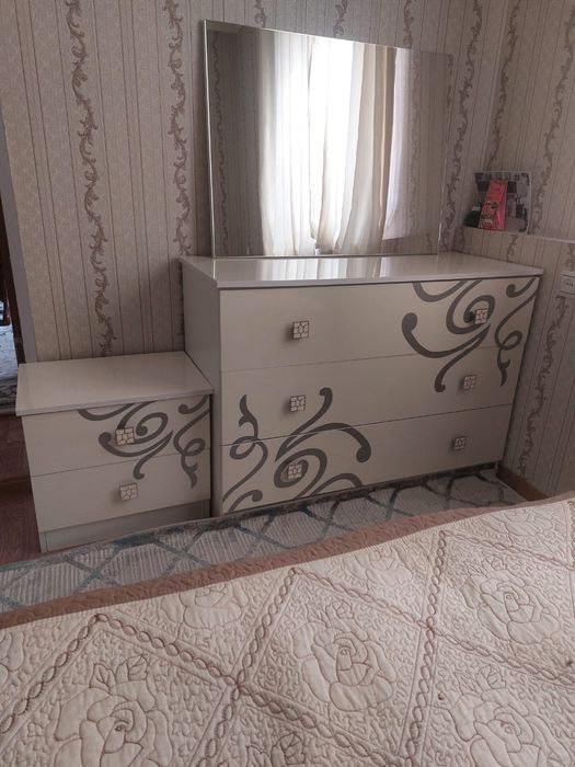 Продам спальный гарнитур