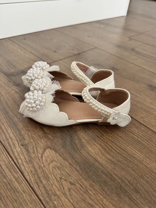 Аяқ киім қыз балаға