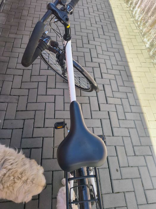 Bicicletă de trekking pentru femei 28