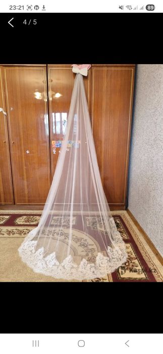 Свадебное платье со шлейфом