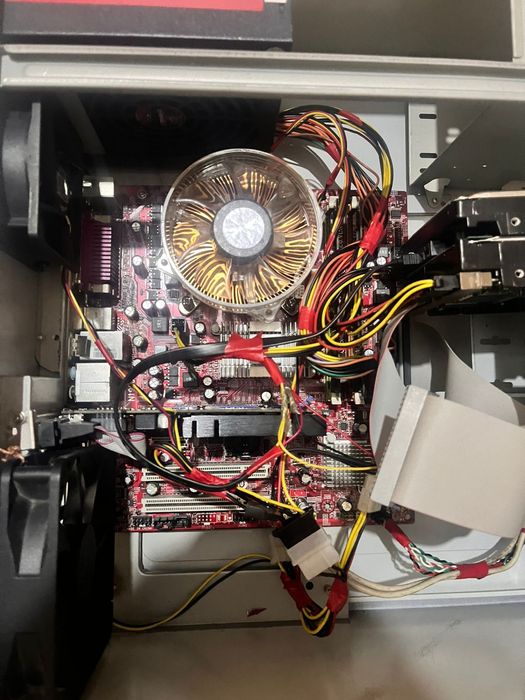 Продам компьютер  Desktop-E2bgsjt