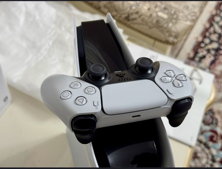 Продам PlayStation 5 2 терабайт