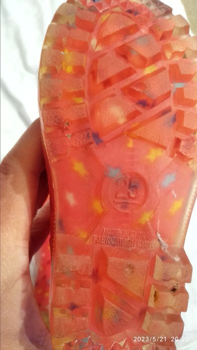 Vând cizmulițe fete