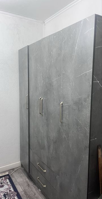 Шифоньер продам почти новый