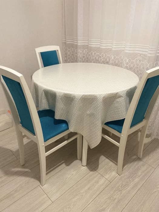 Продам стол со стульями.