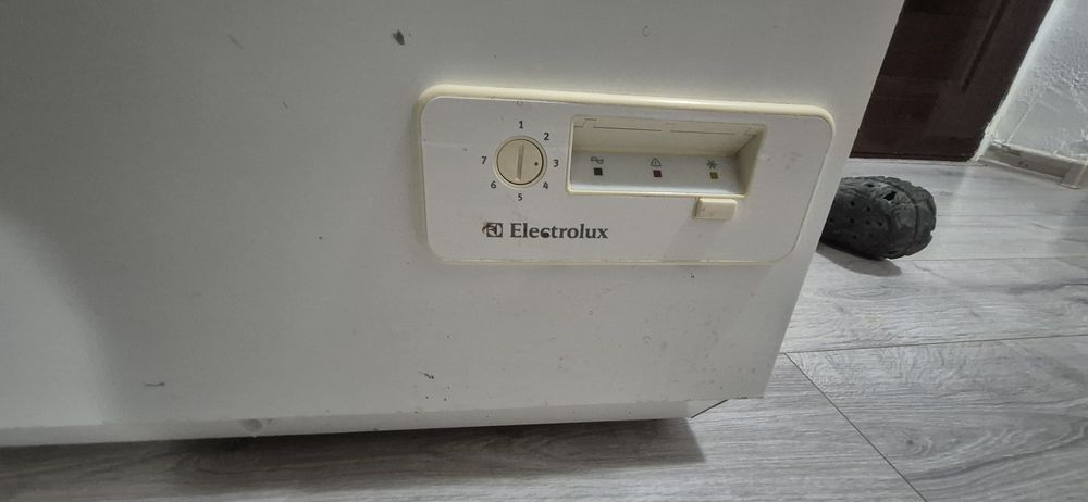 ladă Electrolux ECN 2747, capacitate 260 L,