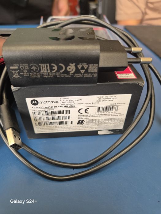 Motorola razor 40 ultra.