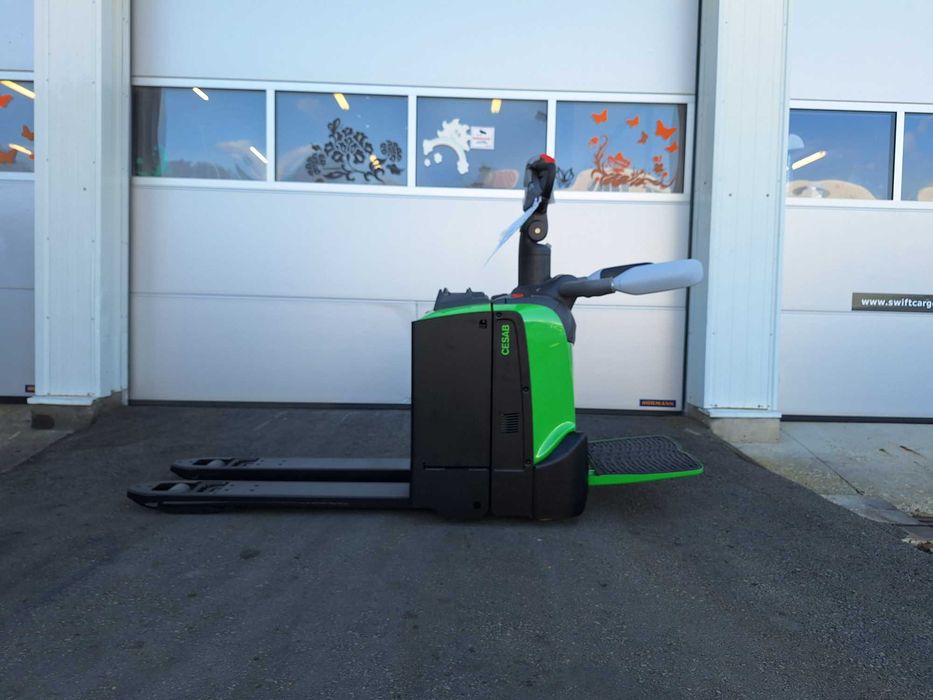 Електрическа палетна количка CESAB P320 с платформа (НОВА)