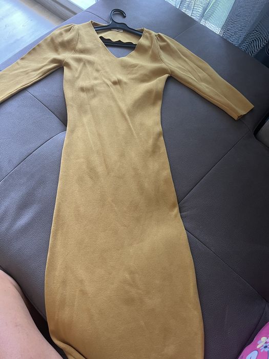 Жълта еластична рокля