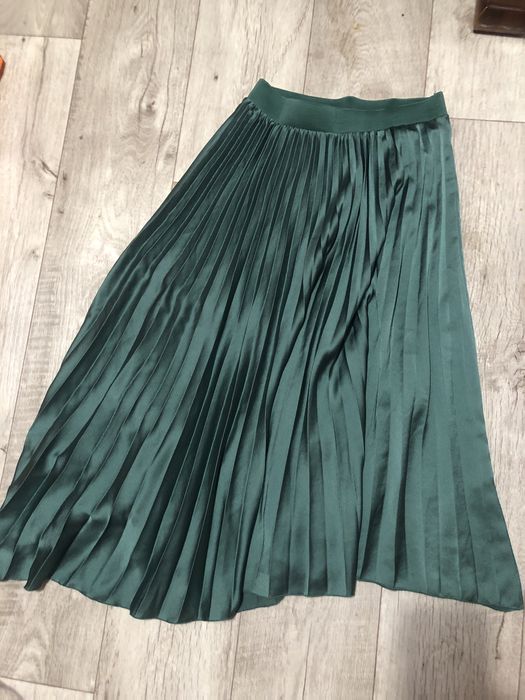 Юбки средней и длинные. Плисеровка.