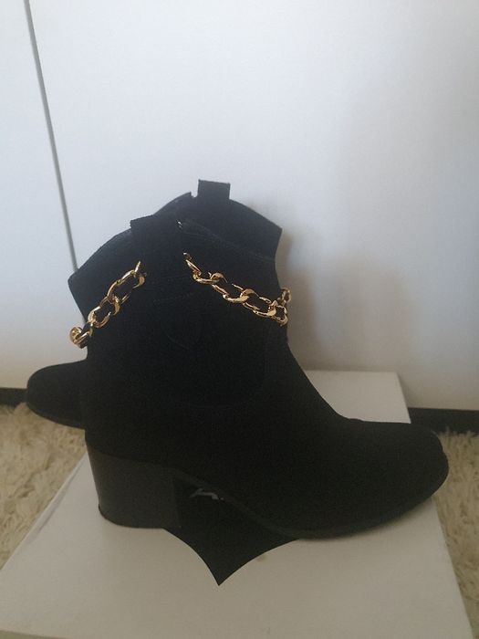 Botine piele marca Karino