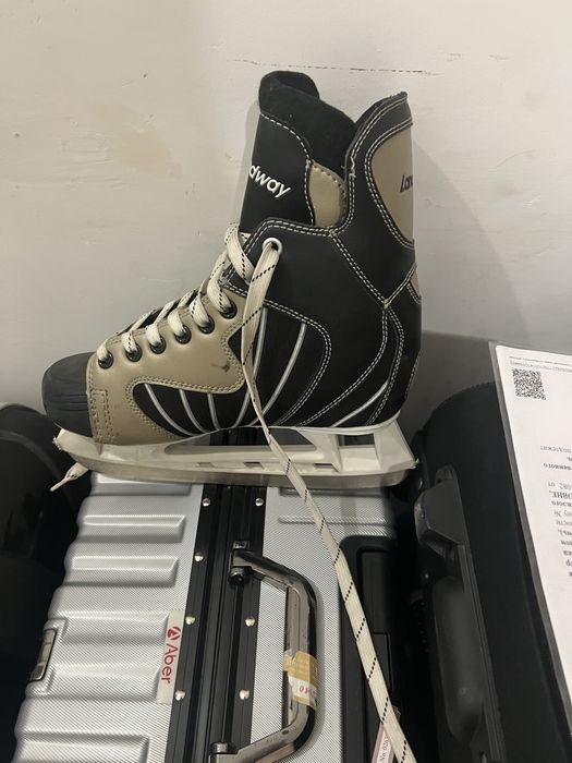 Продам коньки на размер 42-43