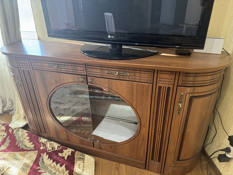 Комод  коричневый